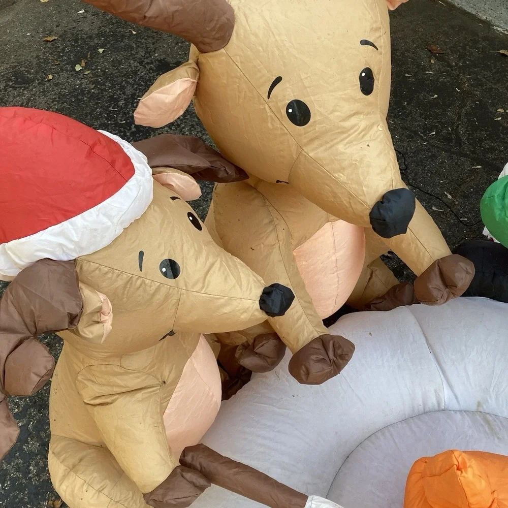 Santa & Reindeer Bonfire Inflatable / 63